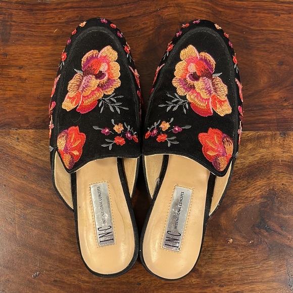 Black flats. Floral embroidery. Adorable mules by INC in Women’s Size 6. New. 🌺 - Picture 10 of 11